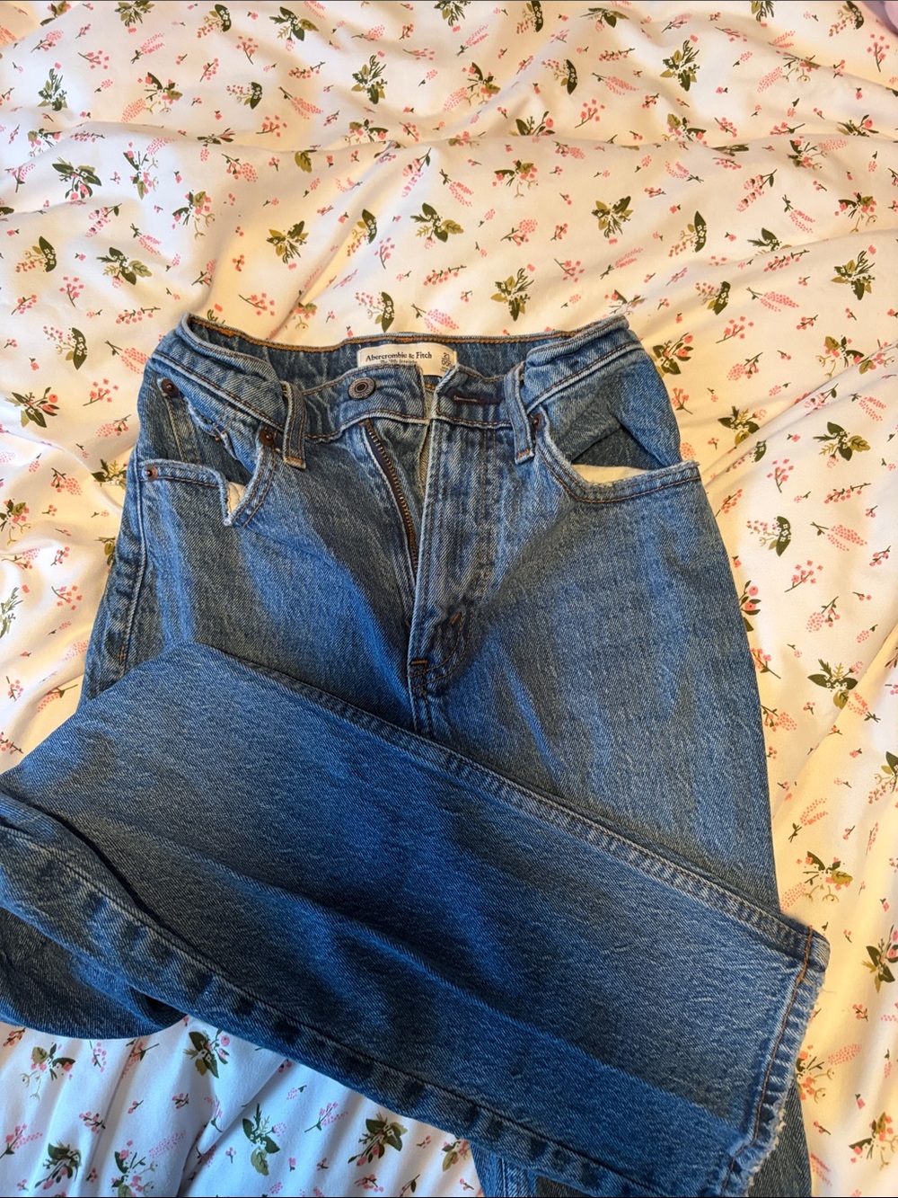 Abercrombie & Fitch Dark Blue 90’s straight curvelove HighRise Straight Jeans
